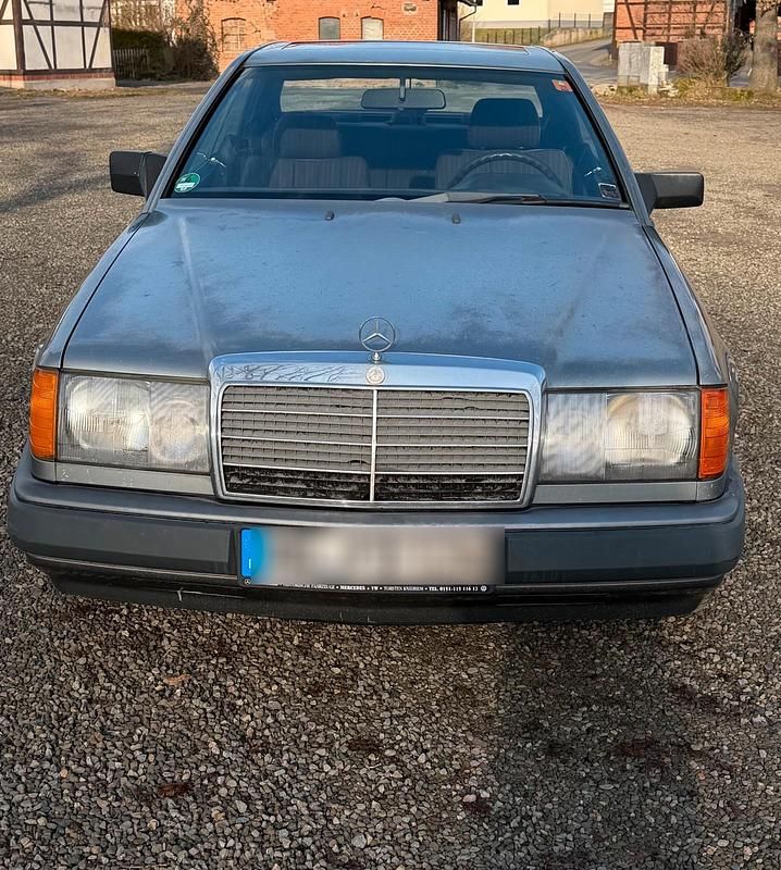 Gebraucht Mercedes 230 132 PS (97 kW) 1988 Grau Coupé