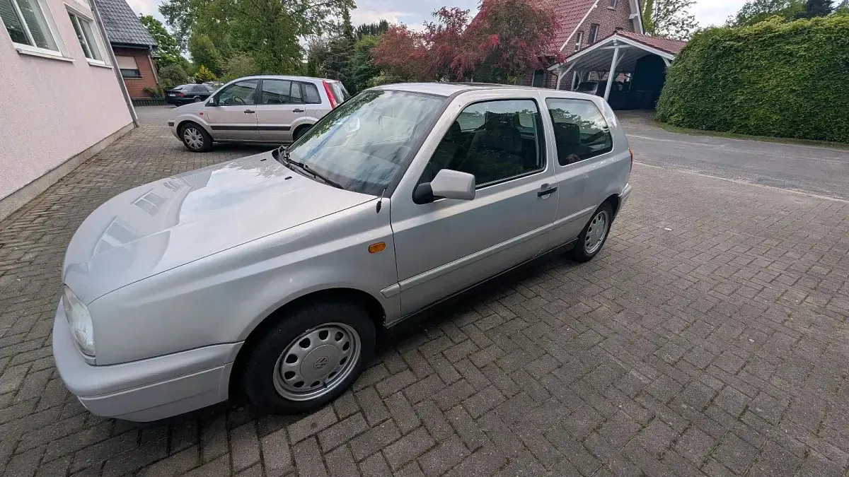 Gebraucht VW Golf III 75 PS (55 kW) 1997 Silber Kleinwagen