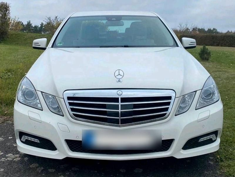 Gebraucht Mercedes E350 Avantgarde 231 PS (169 kW) 2009 Weiß Limousine
