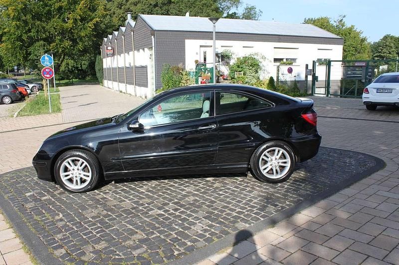 Schwarz Gebraucht 2002 Mercedes C180 Coupé | 4.400 € (Fairer Preis) - Bild 1/4
