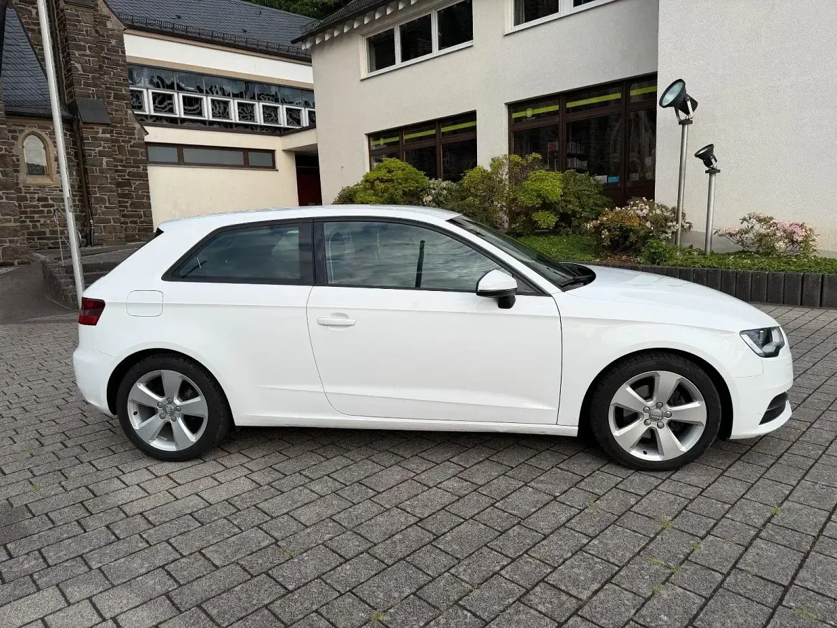 Gebraucht Audi A3 Attraction 125 PS (91 kW) 2016 Weiß Coupé