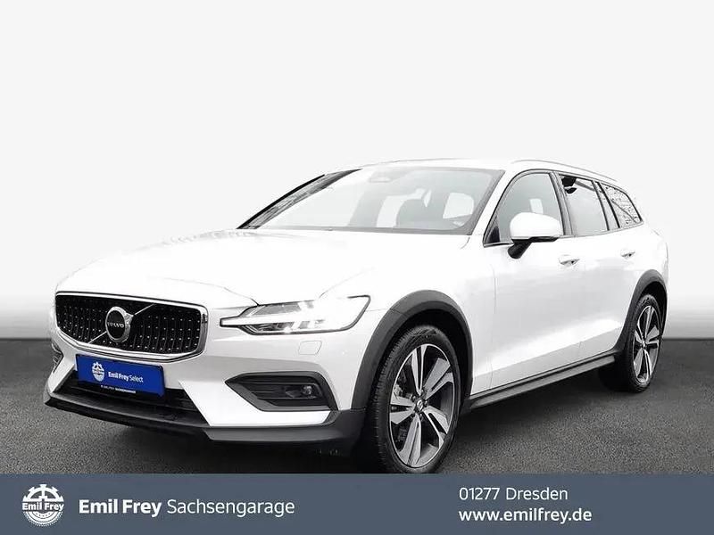 Crystal weißperleffekt Gebraucht 2023 Volvo V60 CC Plus Kombi | 37.850 € (Guter Preis) - Bild 1/4
