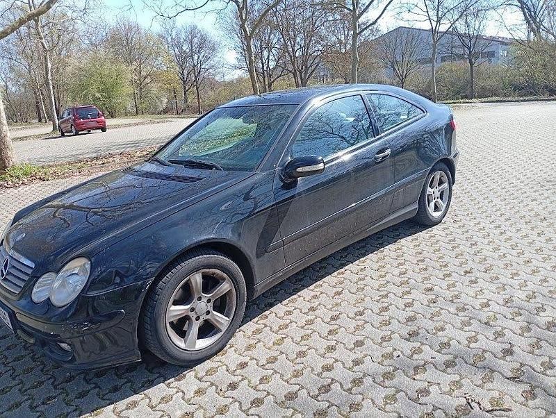Gebraucht Mercedes C220 122 PS (89 kW) 2005 Schwarz Coupé