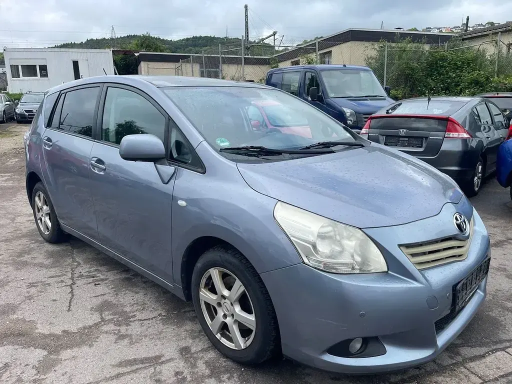Gebraucht Toyota Verso 126 PS (92 kW) 2012 Blau Van / Kleinbus