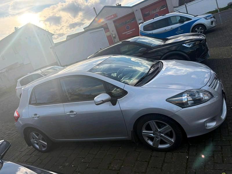 Gebraucht Toyota Auris 90 PS (66 kW) 2011 Grau Kleinwagen