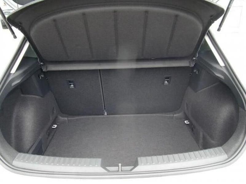 Gebraucht Seat Leon Style 150 PS (110 kW) 2024 Glacial/nevada weiss metallic Limousine