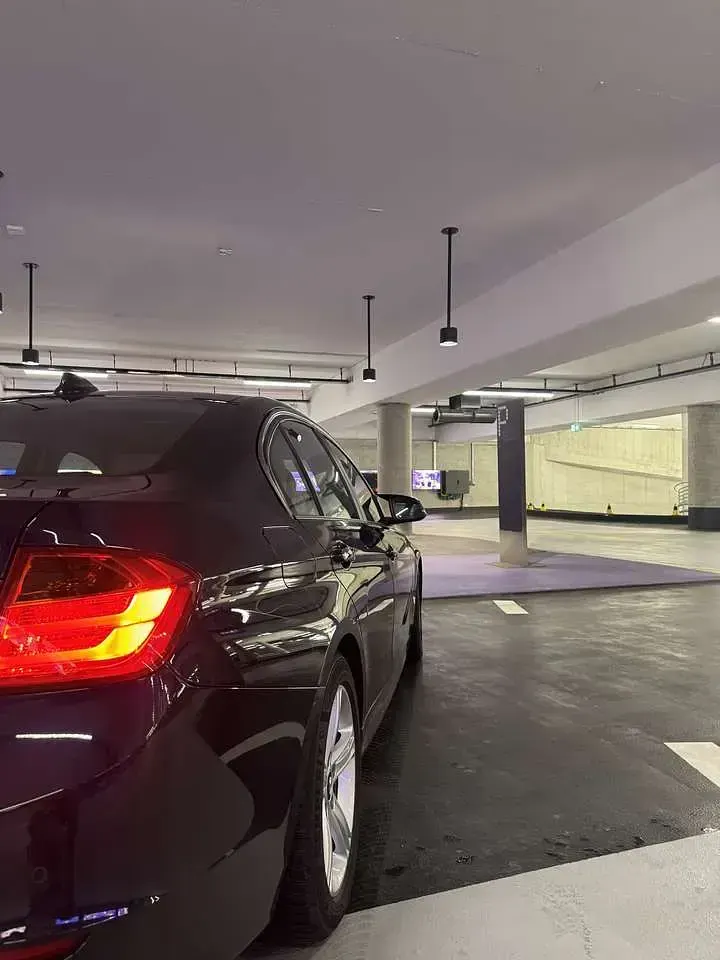 Gebraucht BMW 325 Sport Line 218 PS (160 kW) 2014 Blau Limousine
