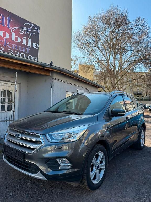 Gebraucht Ford Kuga Titanium 150 PS (110 kW) 2017 Grau SUV