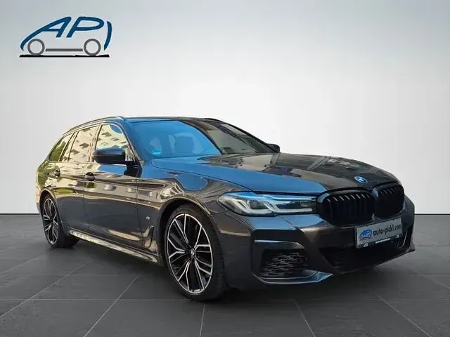 Gebraucht BMW 530 M Sport 286 PS (210 kW) 2022 Sophistograu Kombi