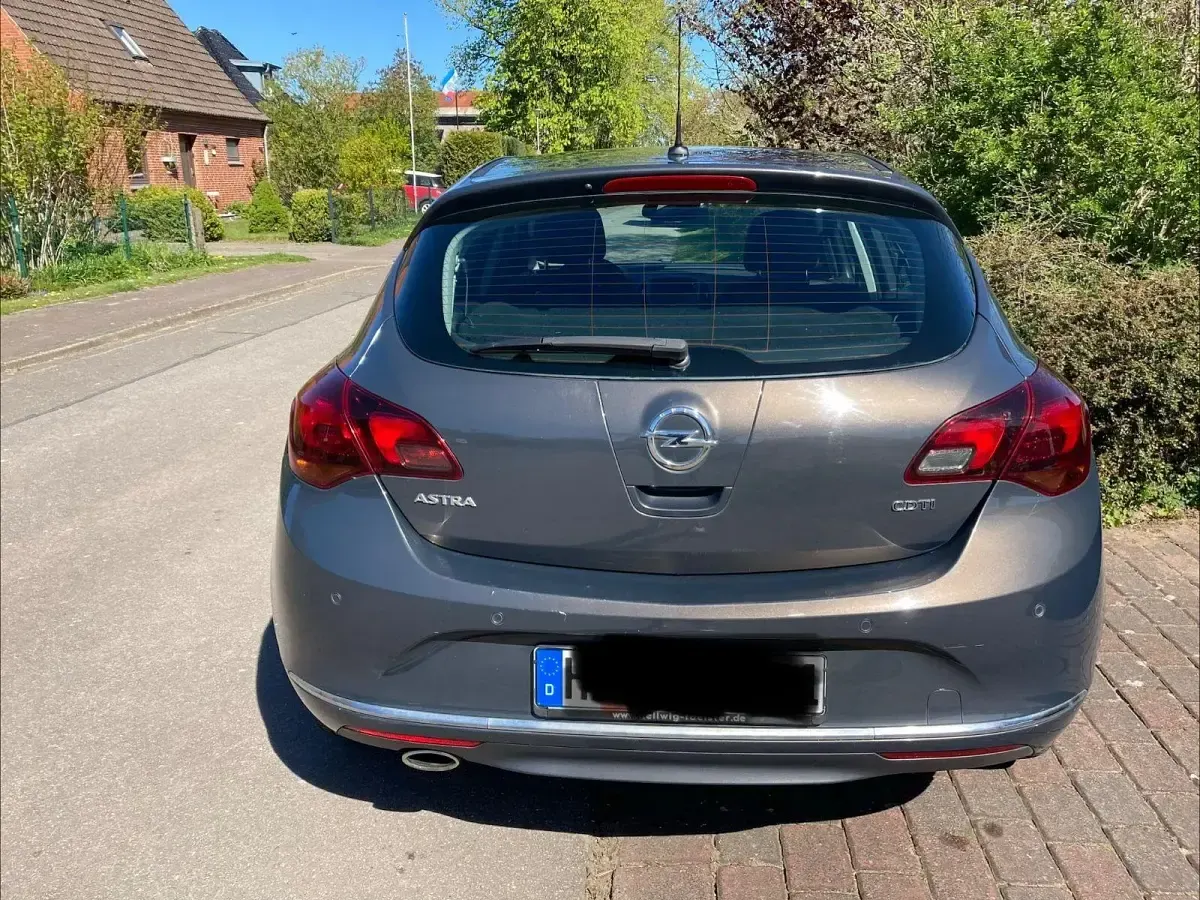 Gebraucht Opel Astra Edition 165 PS (121 kW) 2013 Grau Limousine
