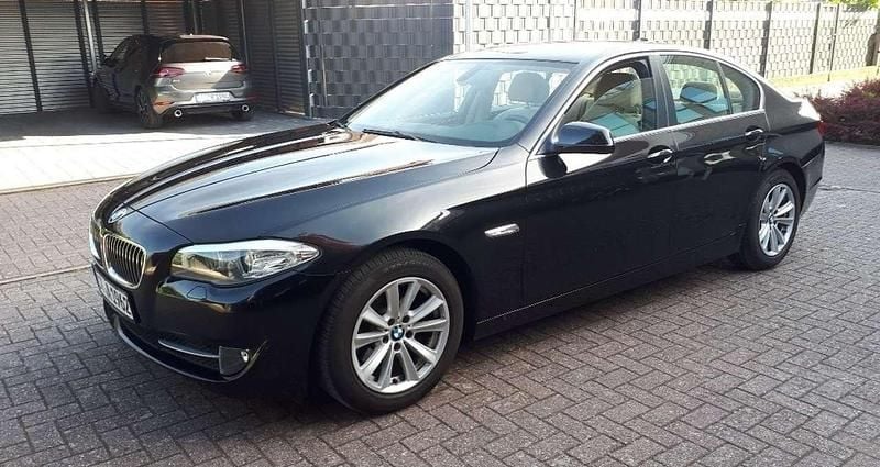 Schwarz Gebraucht 2011 BMW 523 Limousine | 9.950 € (Fairer Preis) - Bild 1/4