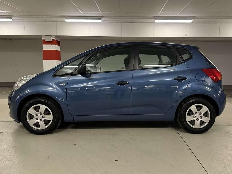 Gebraucht Kia Venga Attract 90 PS (66 kW) 2012 Blau Kleinwagen