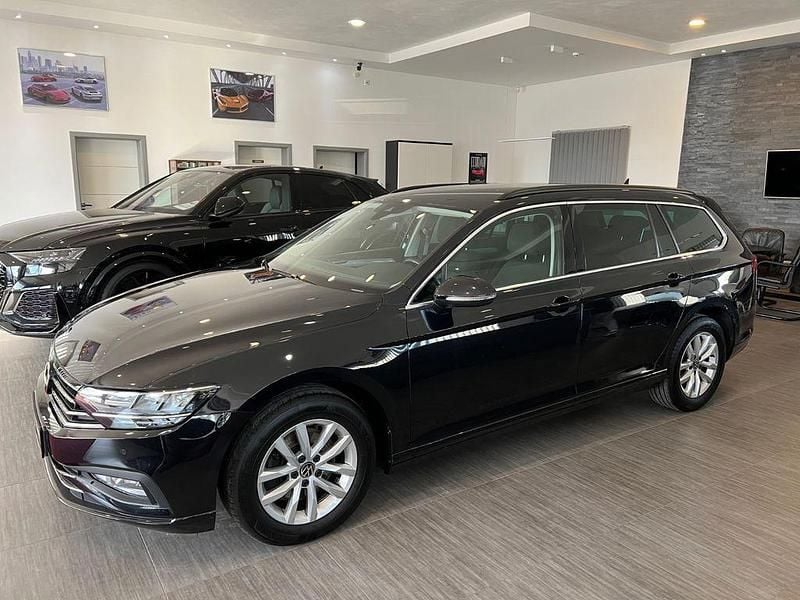 Schwarz Gebraucht 2021 VW Passat Limousine | 18.485 € (Fairer Preis) - Bild 1/4