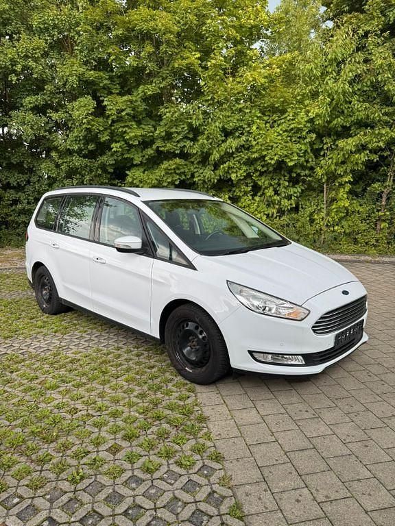 Weiß Gebraucht 2015 Ford Galaxy Trend Van / Kleinbus | 15.780 € (Fairer Preis) - Bild 1/4
