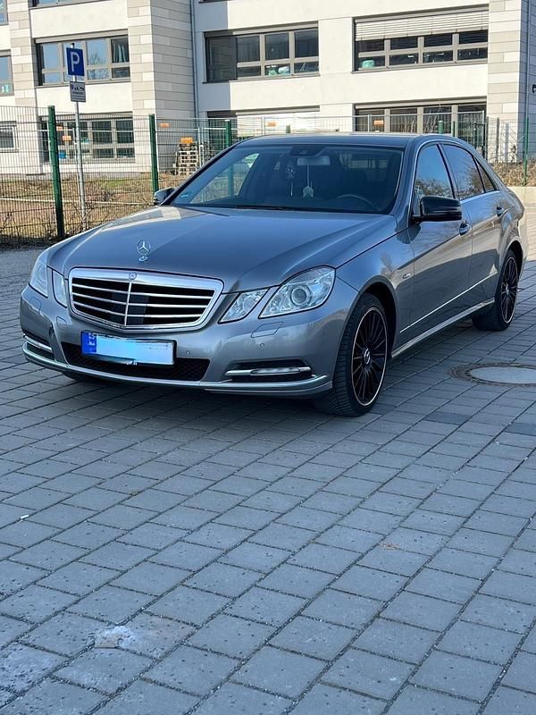 Gebraucht Mercedes E350 265 PS (194 kW) 2012 Silber Limousine