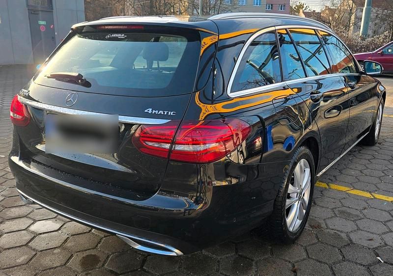 Gebraucht Mercedes C220 194 PS (142 kW) 2019 Schwarz Kombi
