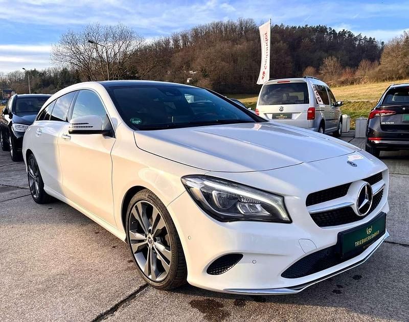 Gebraucht Mercedes CLA180 Shooting Brake 122 PS (89 kW) 2018 Weiß Kombi