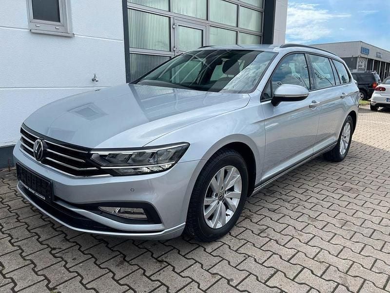 Silber Gebraucht 2022 VW Passat Kombi | 20.980 € (Superpreis) - Bild 1/4