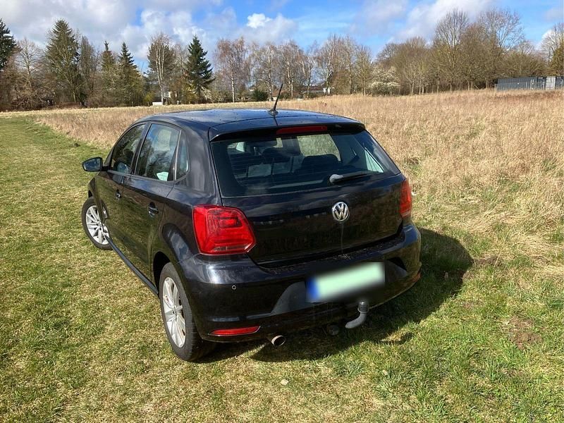 Gebraucht VW Polo 90 PS (66 kW) 2015 Schwarz Limousine