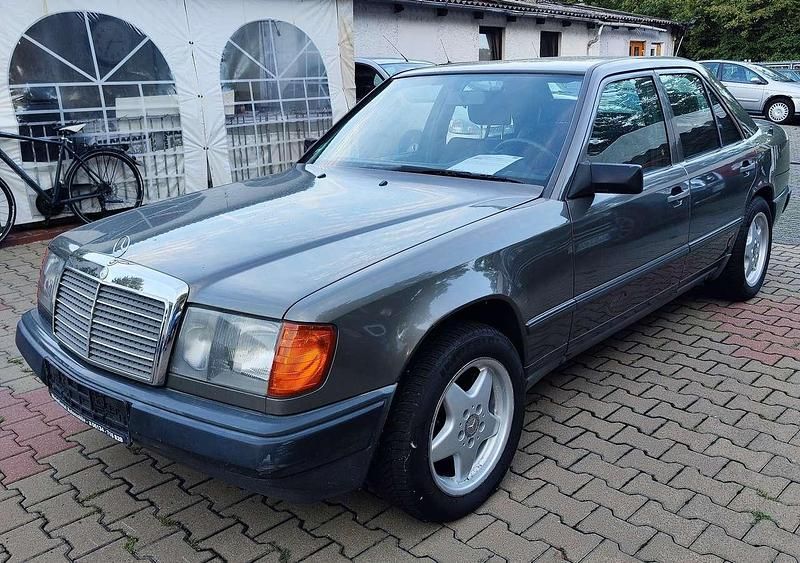 Gebraucht Mercedes 230 132 PS (97 kW) 1986 Grau Limousine