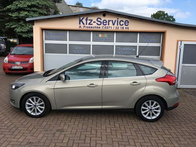 Titangrau metallic Gebraucht 2016 Ford Focus Titanium Limousine | 12.890 € (Fairer Preis) - Bild 1/4