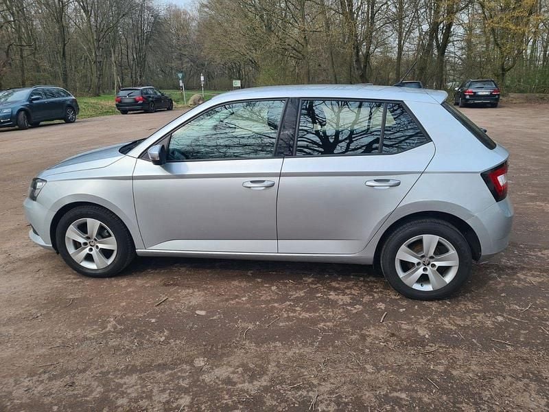 Gebraucht Skoda Fabia Active 60 PS (44 kW) 2016 Silber Kleinwagen