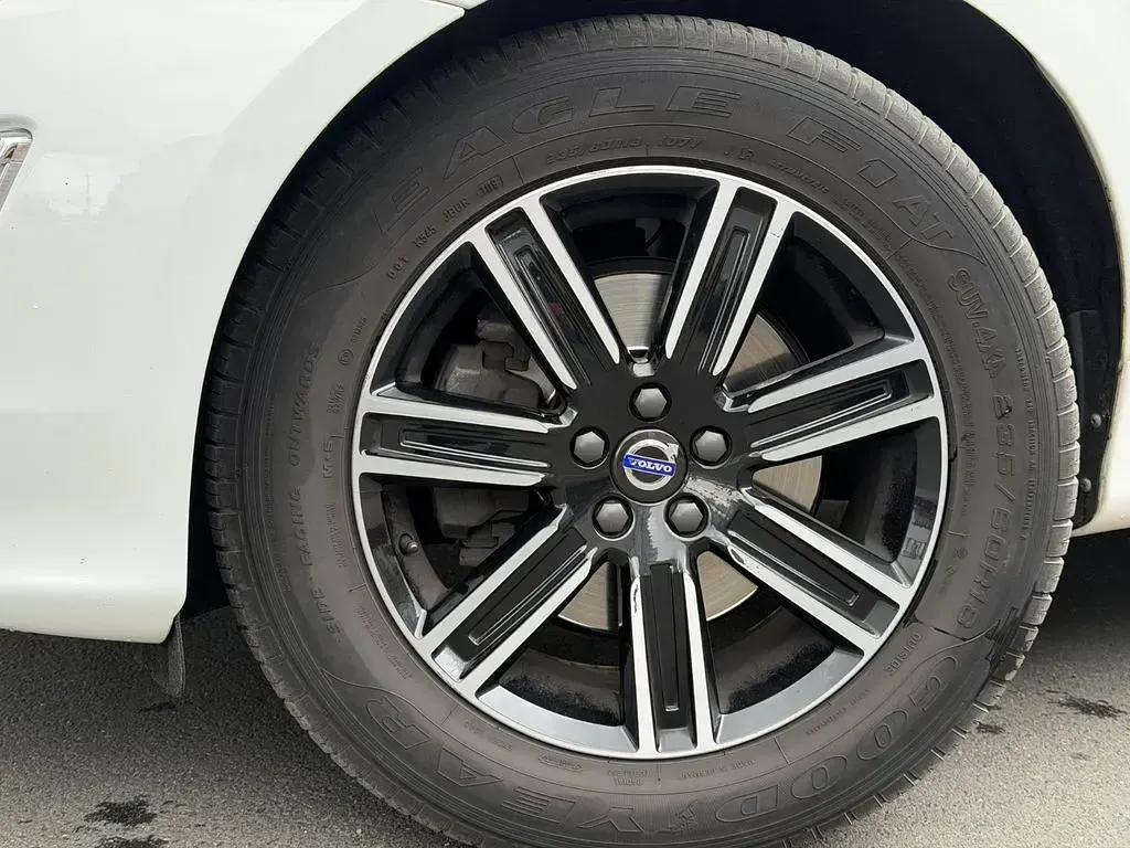 Second-hand Volvo XC60 Summum 220 CP (161 kW) 2016 Alb SUV