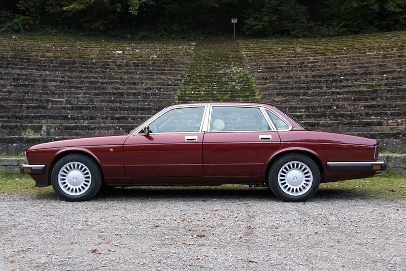 Gebraucht Jaguar XJ40 222 PS (163 kW) 1991 Rot Limousine