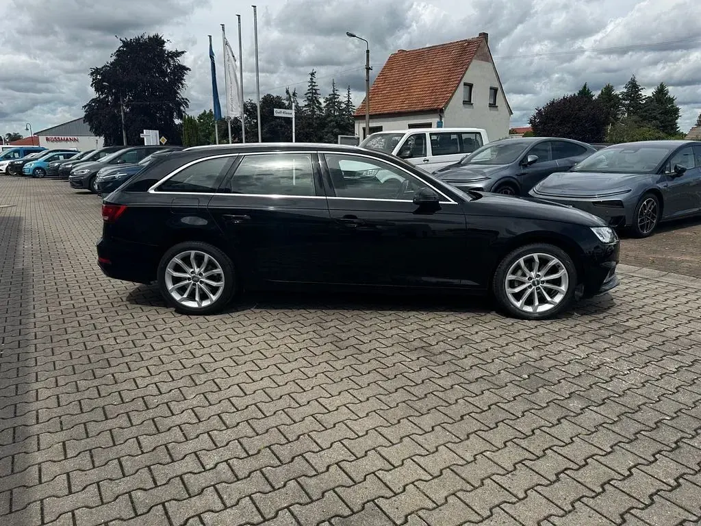 Gebraucht Audi A4 Sport 190 PS (139 kW) 2019 Brillantschwarz Kombi