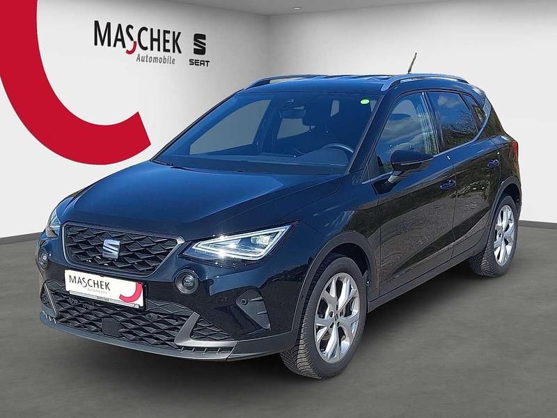 Mitternachtsschwarz Gebraucht 2024 Seat Arona FR SUV | 22.640 € (Fairer Preis) - Bild 1/4
