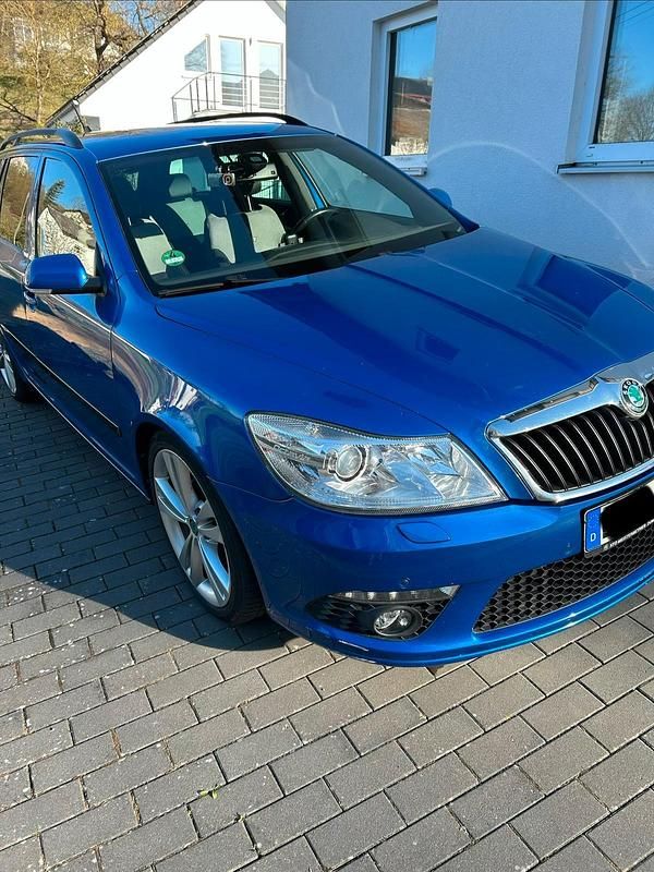 Gebraucht Skoda Octavia 196 PS (144 kW) 2011 Blau Kombi