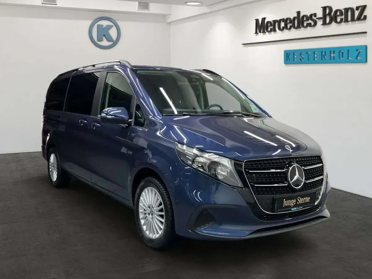 Gebraucht Mercedes V220 222 PS (163 kW) 2024 Blau Van / Kleinbus