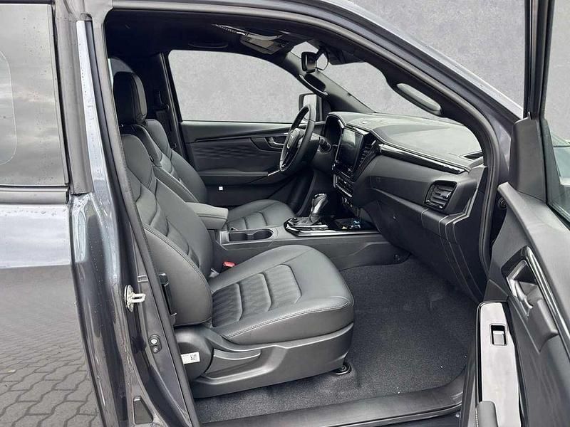 Neu Isuzu D-Max 163 PS (119 kW) 2025 Obsidian gray SUV