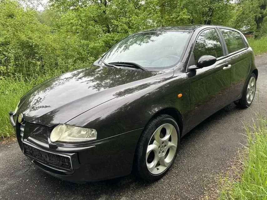 Gebraucht Alfa Romeo 147 Distinctive 150 PS (110 kW) 2002 Braun Kleinwagen