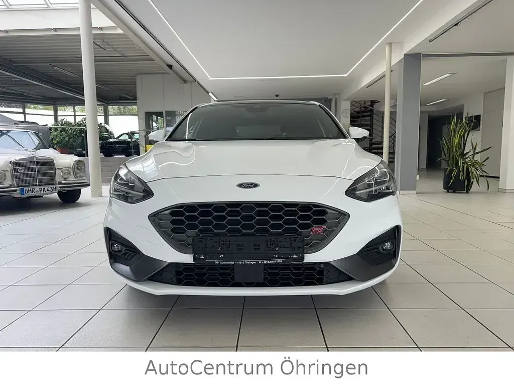 Używany Ford Focus Performance Edition 280 KM (205 kW) 2022 Biały Sedan/Limuzyna