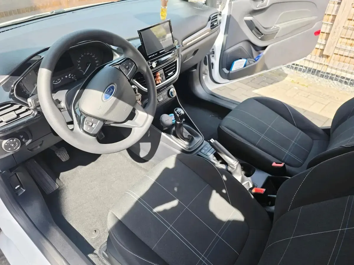 Gebraucht Ford Fiesta 75 PS (55 kW) 2020 Weiß Kleinwagen