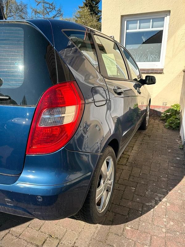 Gebraucht Mercedes A160 95 PS (69 kW) 2012 Blau Kleinwagen