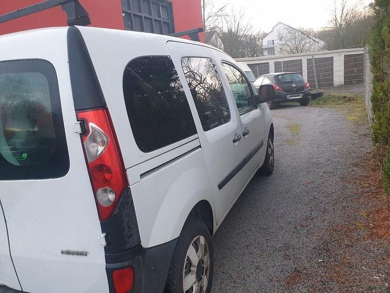 Gebraucht Renault Kangoo Authentique 68 PS (50 kW) 2010 Weiß Van / Kleinbus