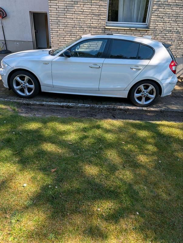 Gebraucht BMW 120 150 PS (110 kW) 2006 Weiß Kleinwagen