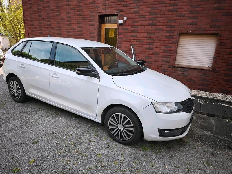 Gebraucht Skoda Rapid 90 PS (66 kW) 2015 Weiß Kleinwagen