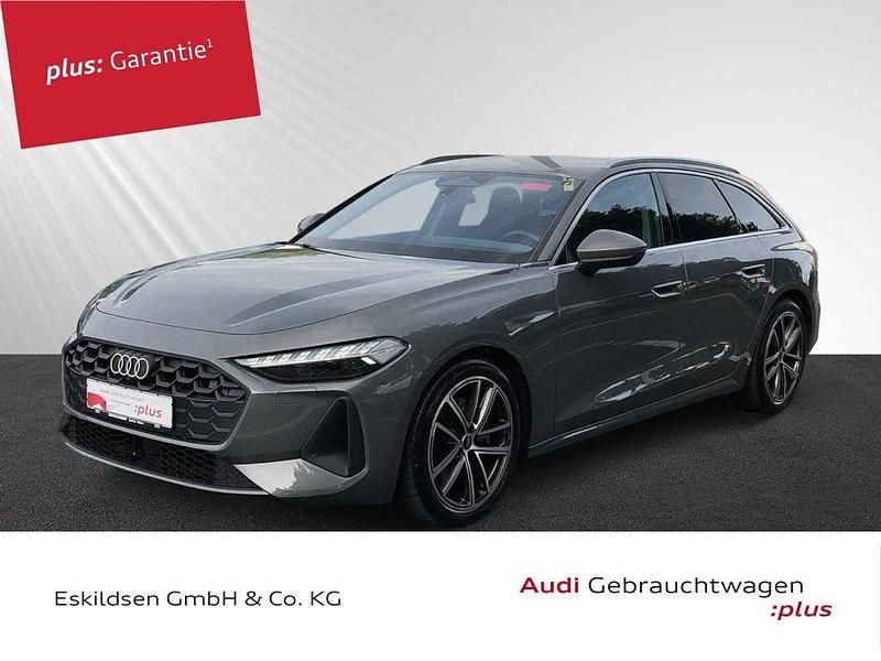 Chronosgrau metallic Gebraucht 2025 Audi A5 Sport Coupé | 50.930 € (Superpreis) - Bild 1/4
