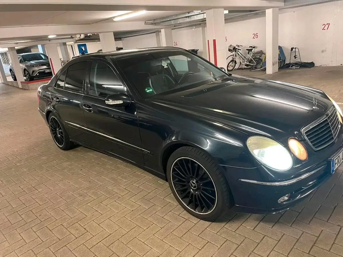 Gebraucht Mercedes E240 Avantgarde 177 PS (130 kW) 2002 Blau Limousine
