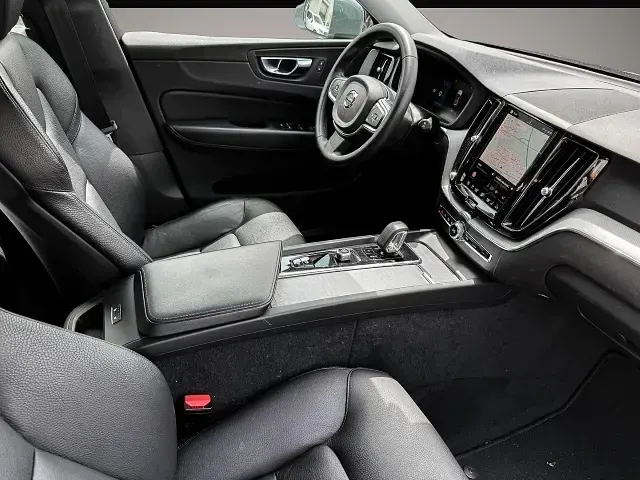 Gebraucht Volvo XC60 Core 197 PS (144 kW) 2023 Grau SUV