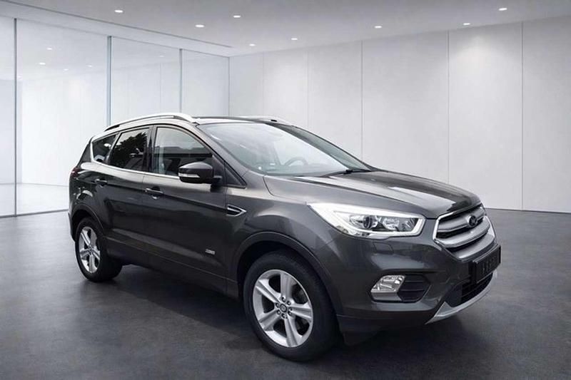 Gebraucht Ford Kuga Titanium 150 PS (110 kW) 2017 Grau (metallic) SUV