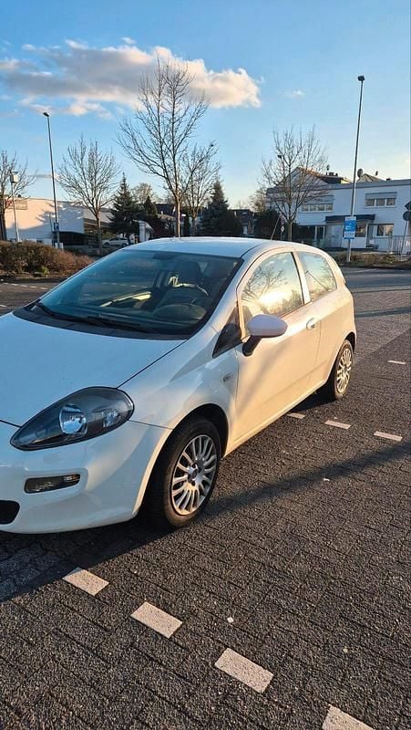 Gebraucht Fiat Punto 60 PS (44 kW) 2012 Weiß Kleinwagen