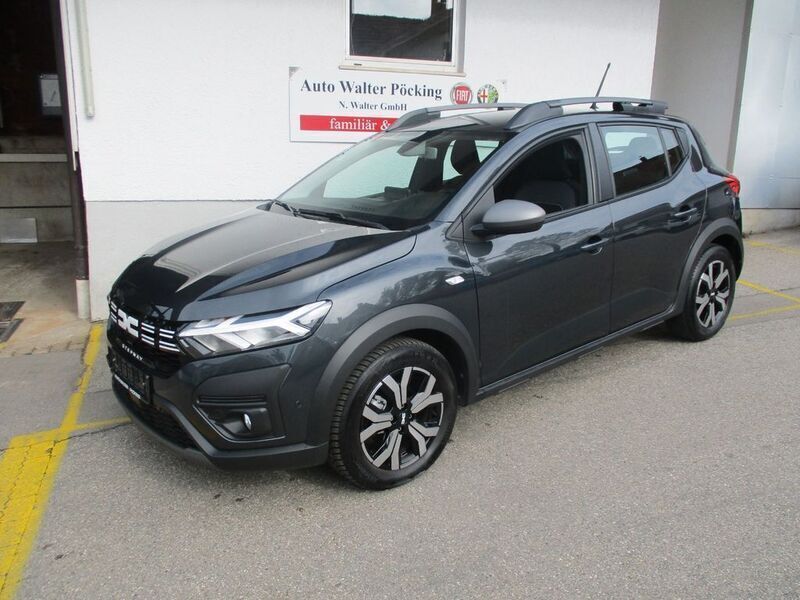 Grau Gebraucht 2023 Dacia Sandero Expression Kleinwagen | 15.990 € (Superpreis) - Bild 1/4