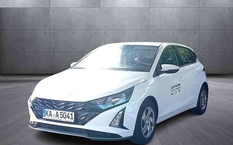 Weiß Neu 2025 Hyundai i20 Select Limousine | 18.990 € (Fairer Preis) - Bild 1/4