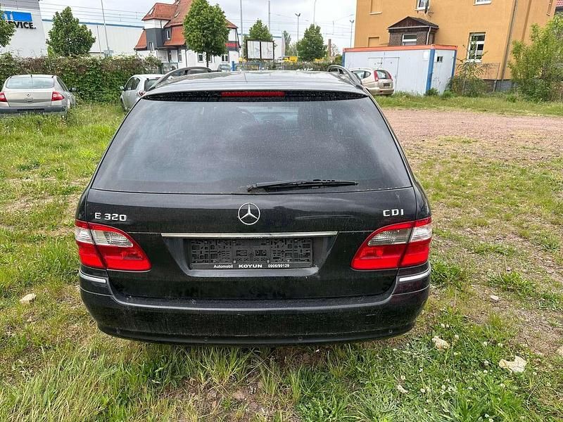 Gebraucht Mercedes E320 Avantgarde 224 PS (164 kW) 2005 Schwarz Kombi