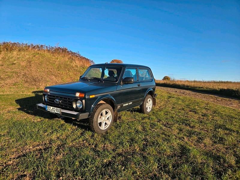 Grün Gebraucht 2022 Lada niva SUV | 18.000 € (Fairer Preis) - Bild 1/4