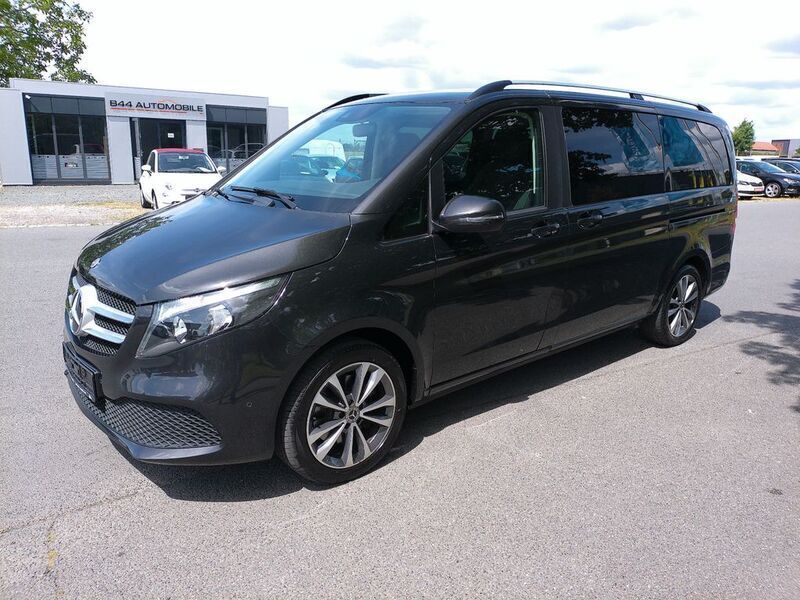 Graphitgrau metallic dunkel Gebraucht 2020 Mercedes V220 Edition Van / Kleinbus | 42.500 € (Fairer Preis) - Bild 1/4